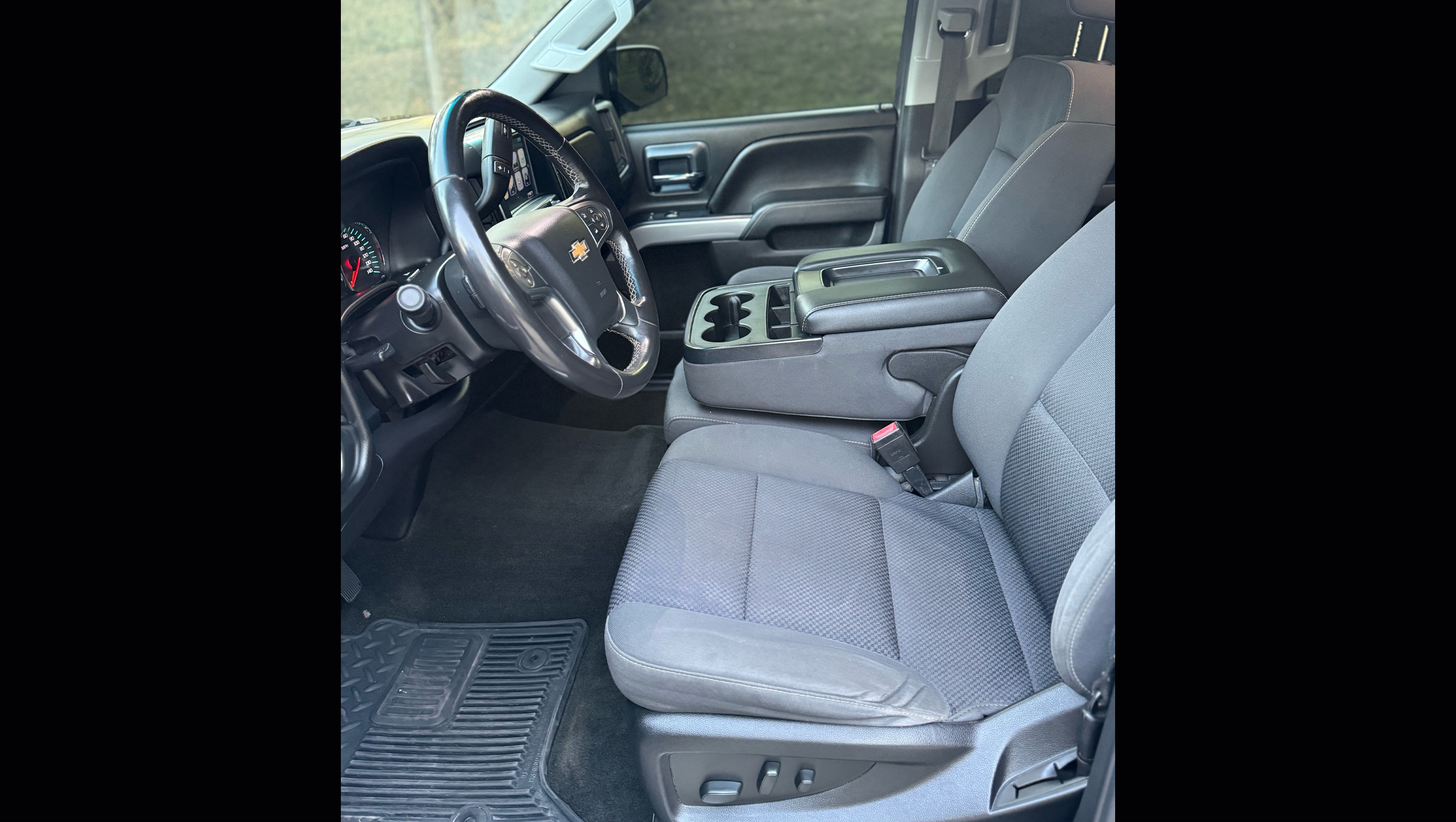 
								2018 Chevy Silverado z71 Crew Cab full									