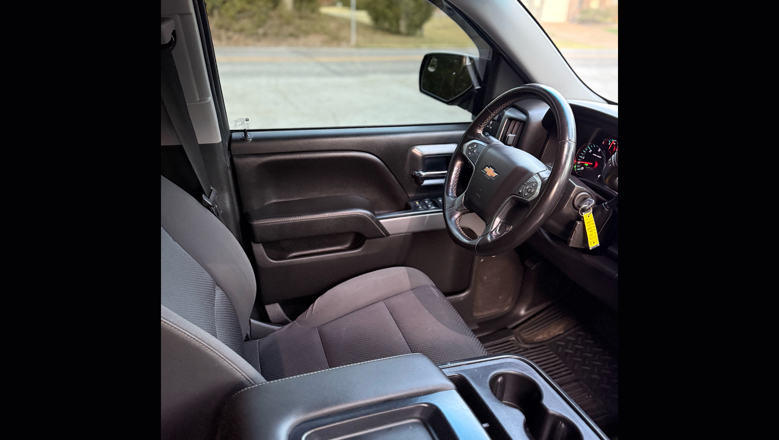 
								2018 Chevy Silverado z71 Crew Cab full									