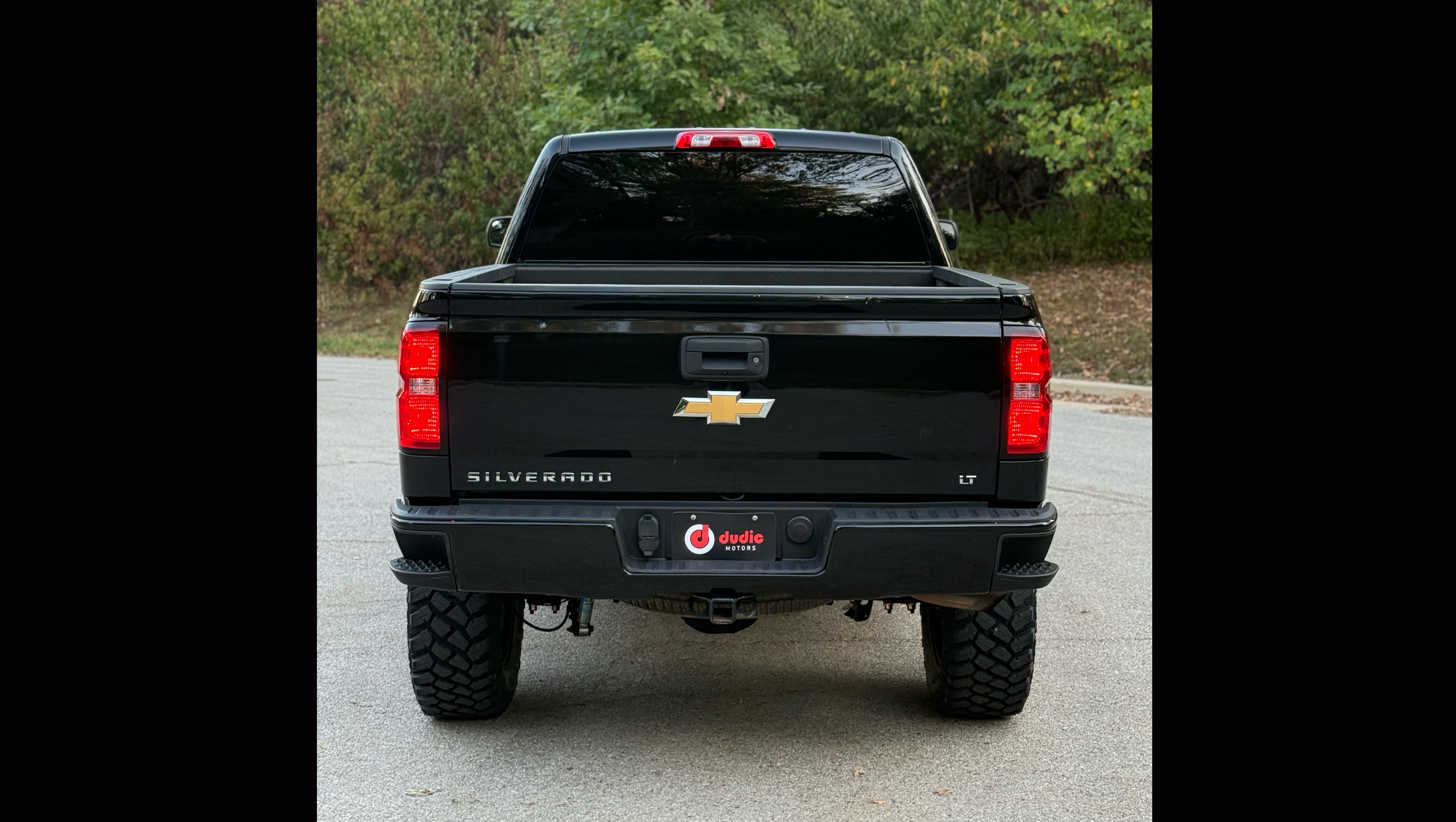 
								2018 Chevy Silverado z71 Crew Cab full									