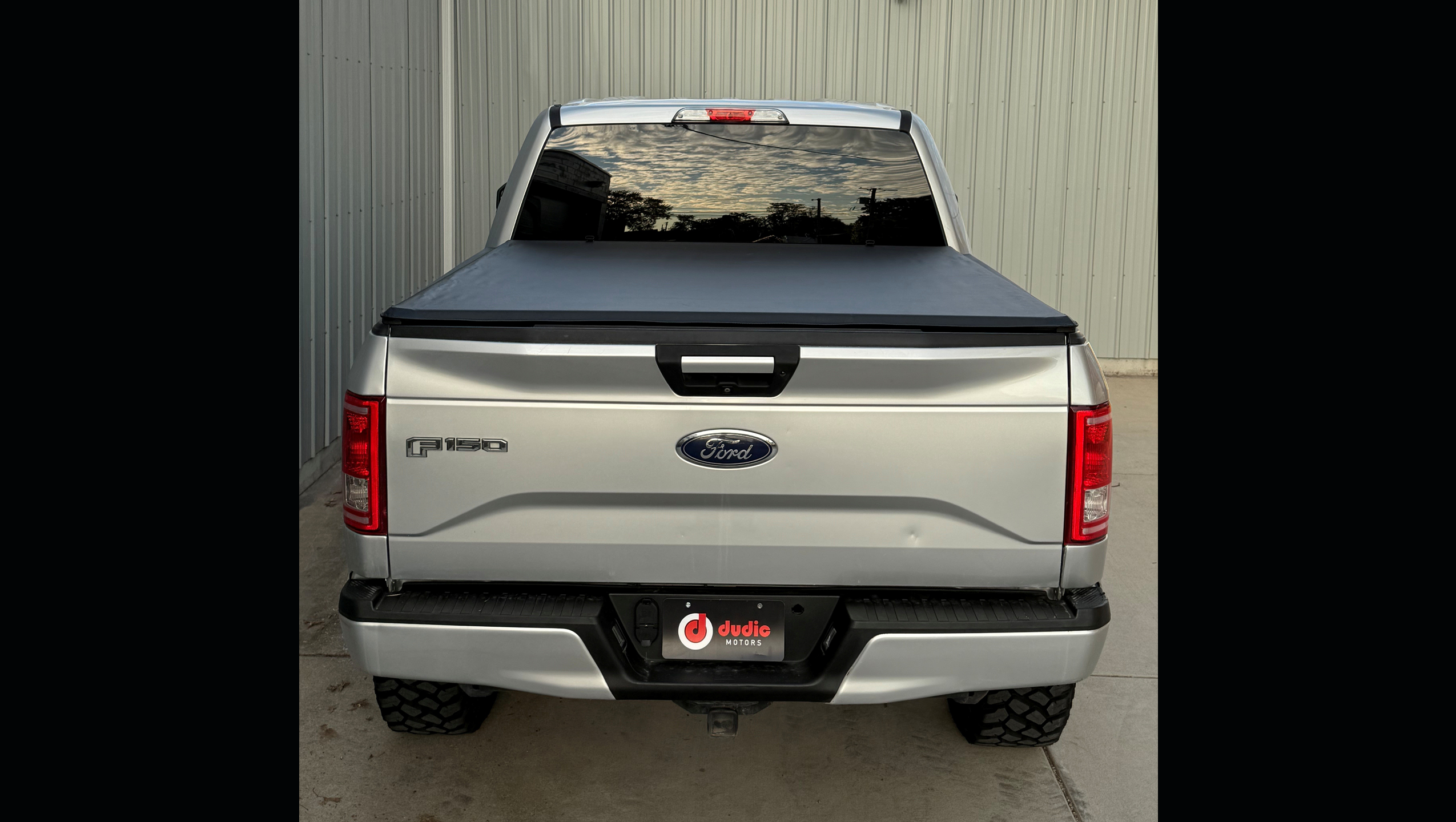 
								2017 ford F-150 Crew Cab 5.0 V8 4×4 full									