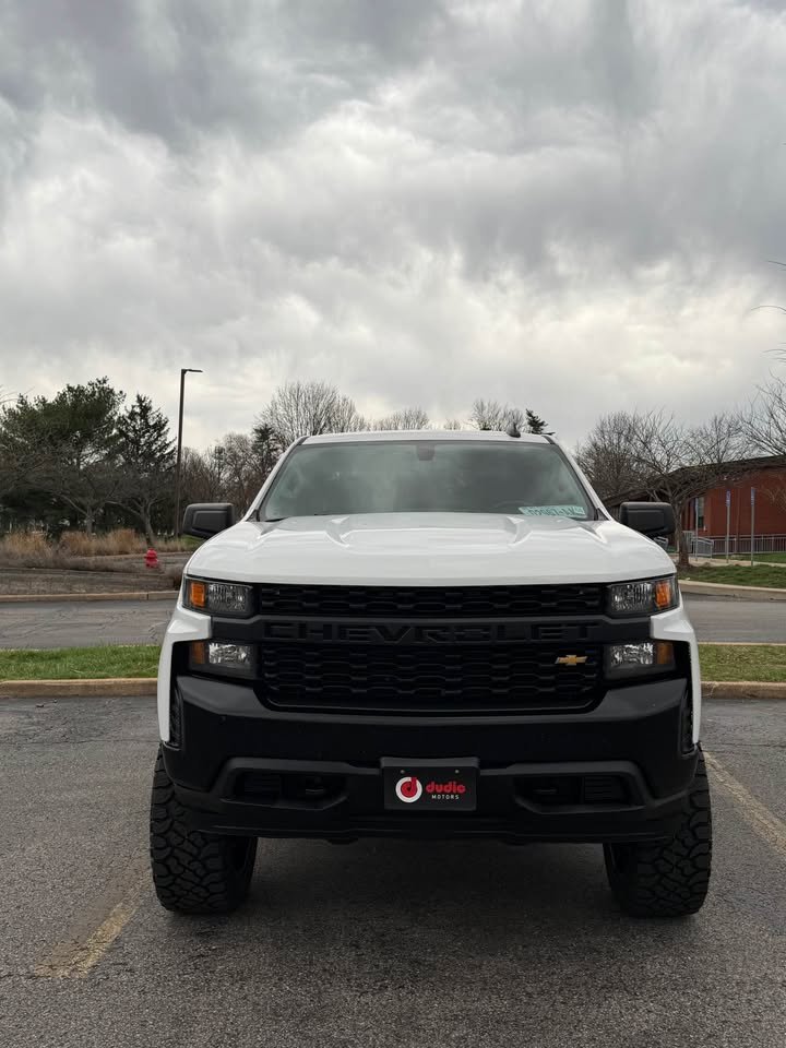 
								2019 Chevy Silverado Crew Cab 5.3 v8 4×4 full									
