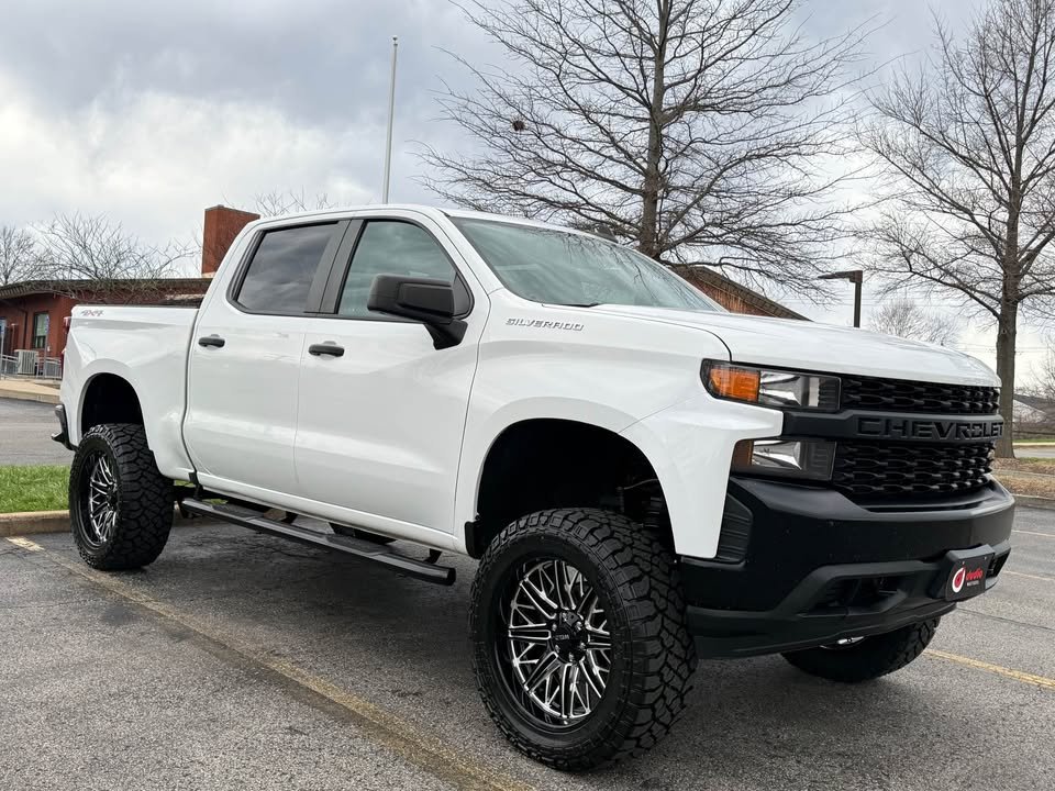 
								2019 Chevy Silverado Crew Cab 5.3 v8 4×4 full									