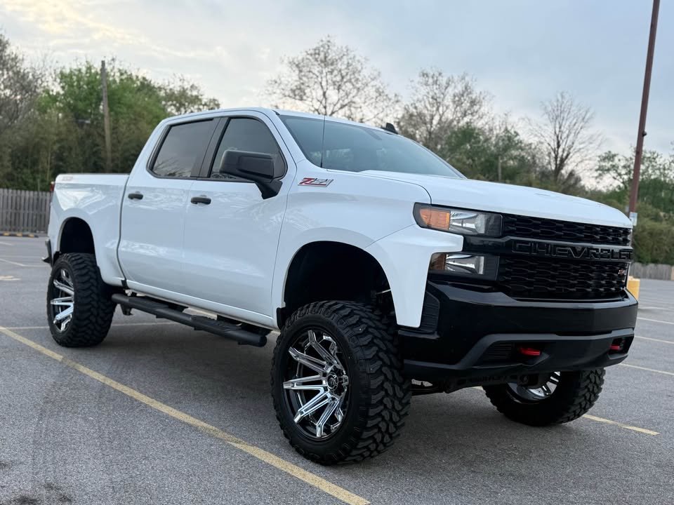 
								2019 Chevy Silverado Trail Boss 5.3 v8 4×4 Crew Cab full									