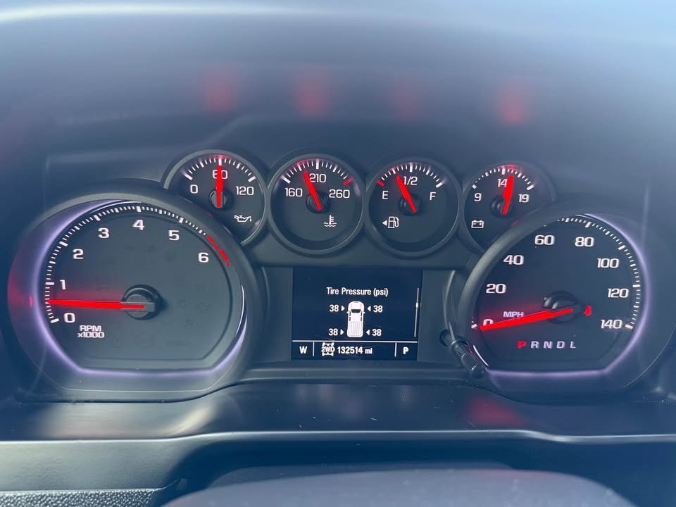 
								2019 Chevy Silverado Trail Boss 5.3 v8 4×4 Crew Cab full									