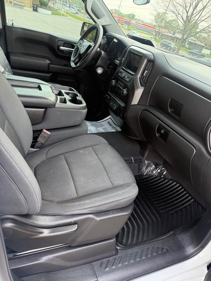 
								2019 Chevy Silverado Trail Boss 5.3 v8 4×4 Crew Cab full									