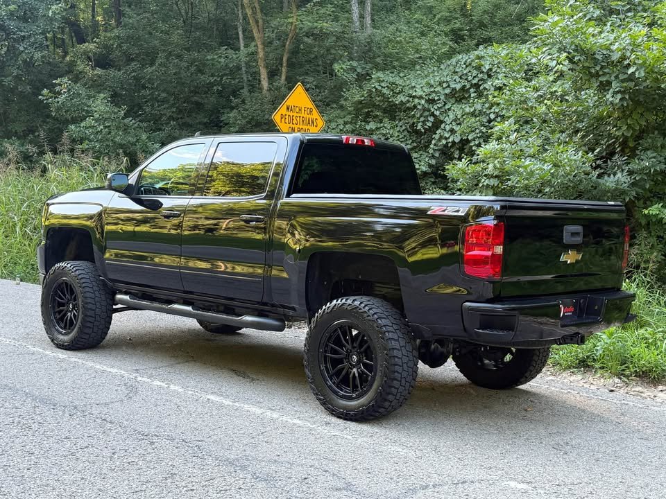 
								2018 Chevrolet Silverado 1500 crew cab LT Pickup 4D 5 3/4 ft full									