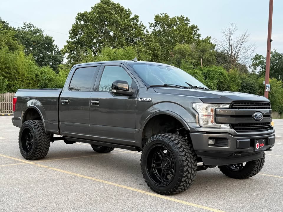 
								2018 Ford F150 Super Crew Cab Lariat Pickup full									