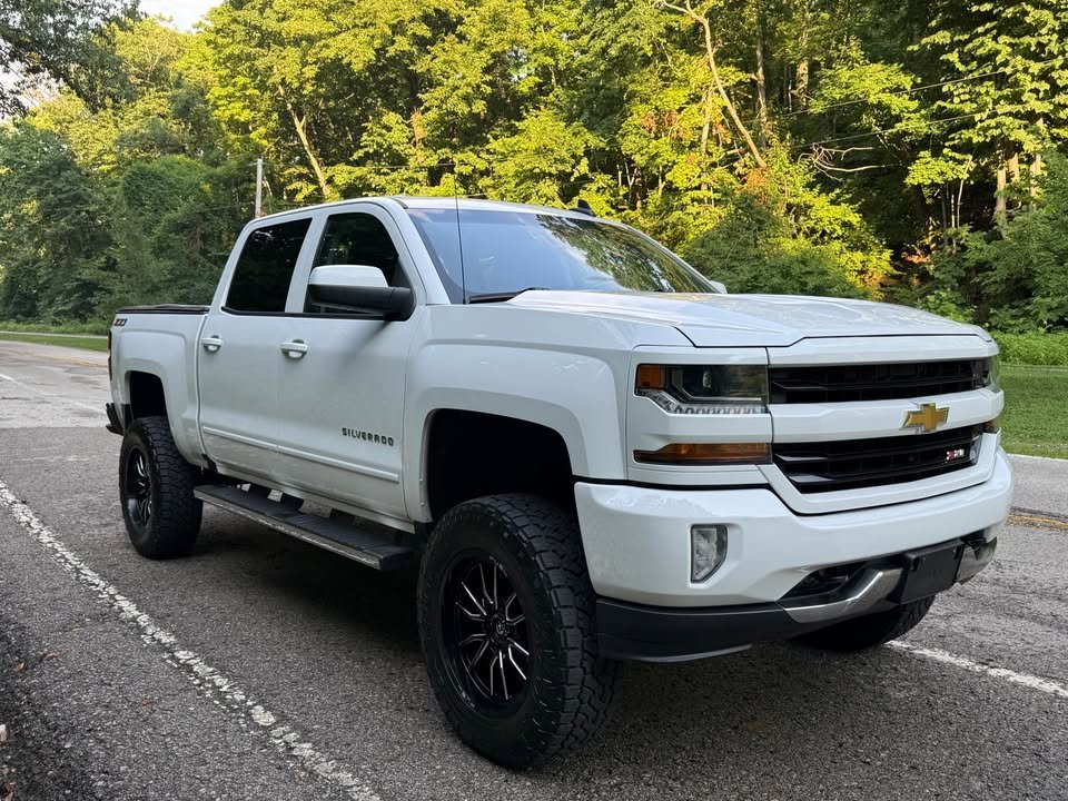 
								2017 Chevrolet Silverado 1500 crew cab LT Pickup 4D 5 3/4 ft full									