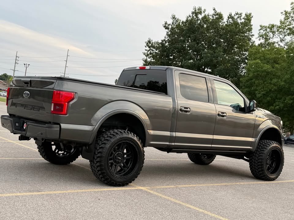 
								2018 Ford F150 Super Crew Cab Lariat Pickup full									