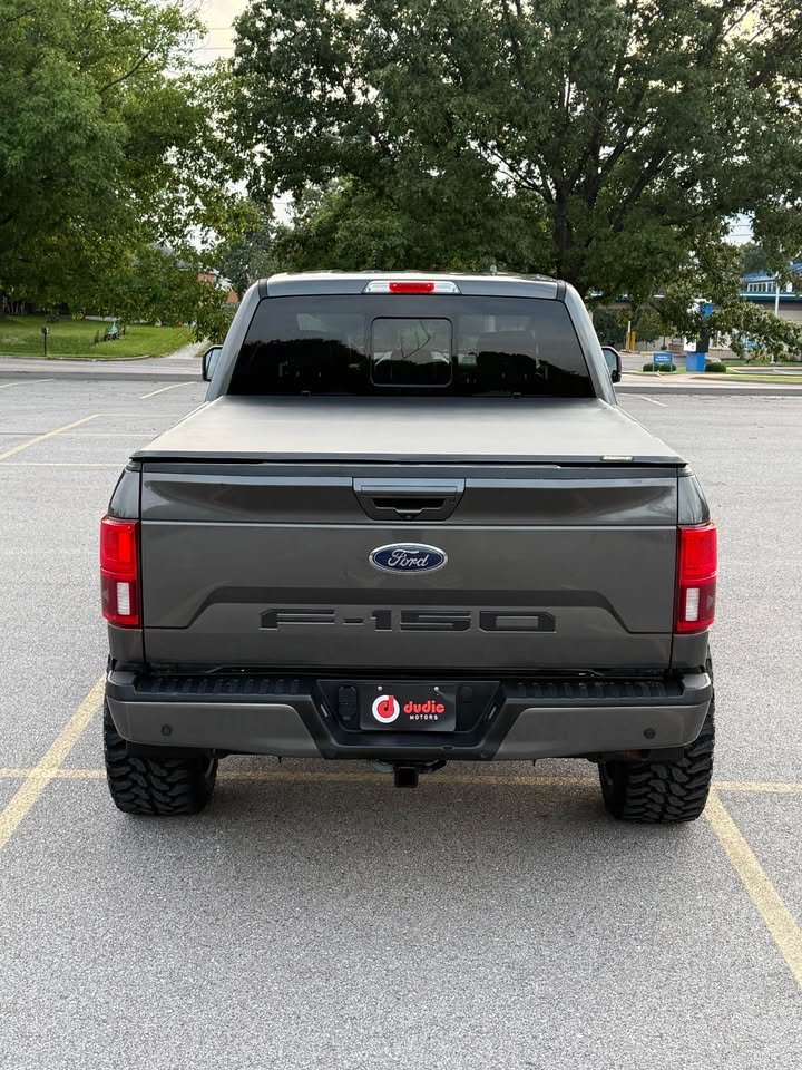 
								2018 Ford F150 Super Crew Cab Lariat Pickup full									