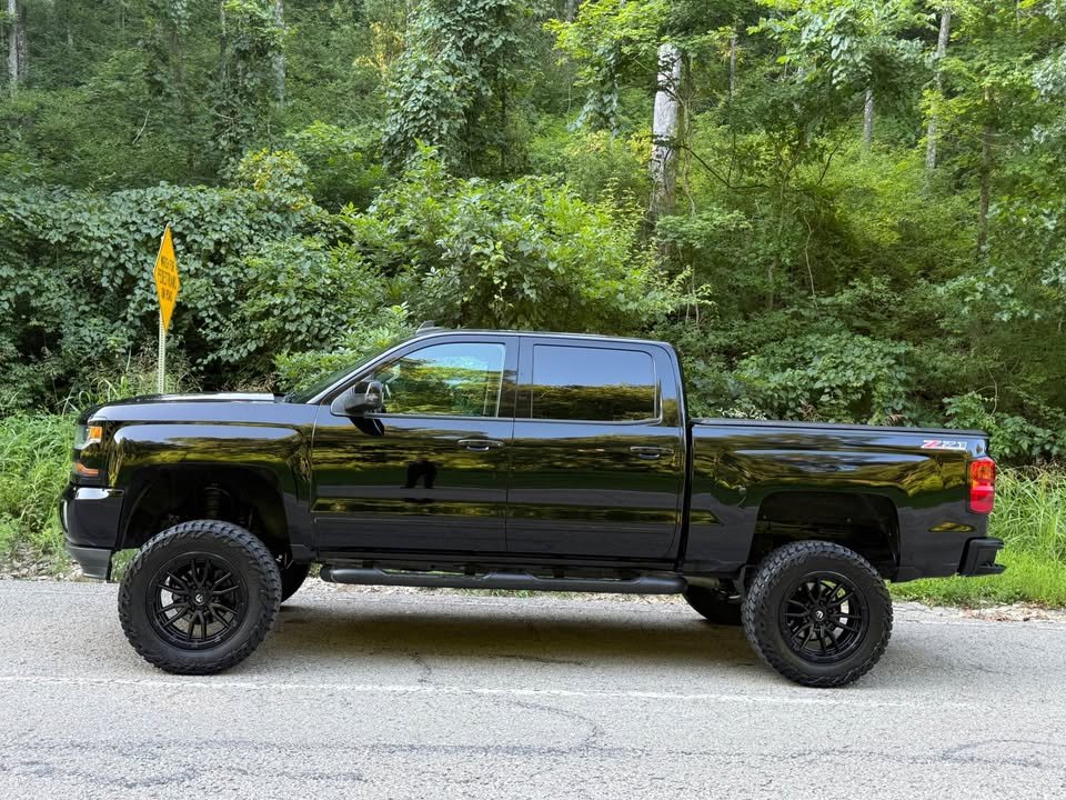 
								2018 Chevrolet Silverado 1500 crew cab LT Pickup 4D 5 3/4 ft full									