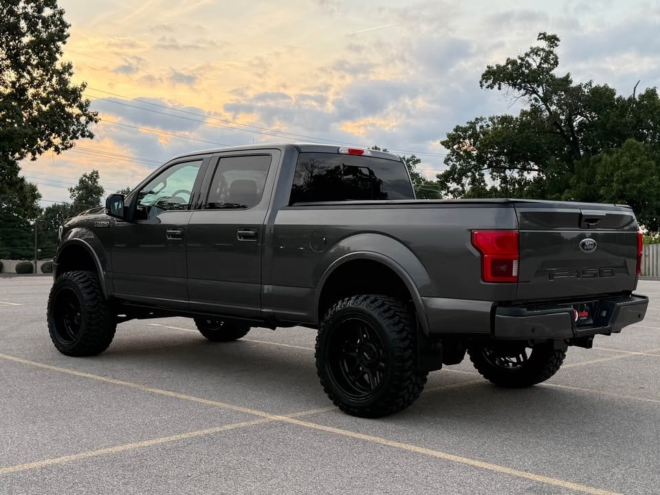 
								2018 Ford F150 Super Crew Cab Lariat Pickup full									