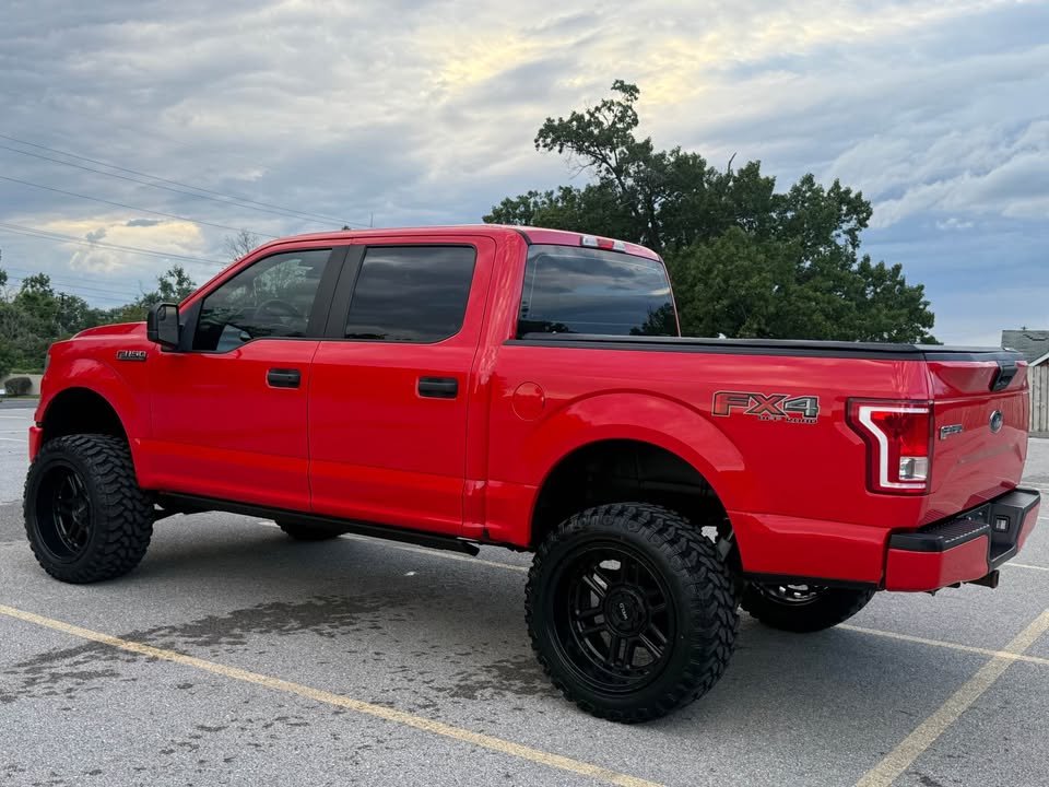 
								2017 Ford f150 supercrew cab XL Pickup 4D 5 1/2 ft full									