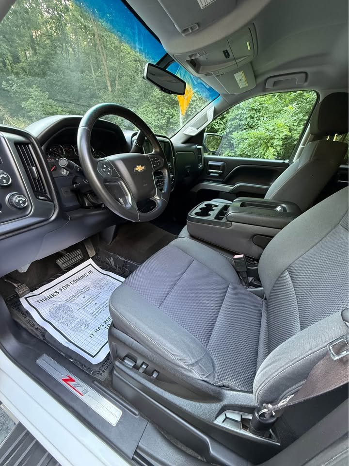
								2017 Chevrolet Silverado 1500 crew cab LT Pickup 4D 5 3/4 ft full									