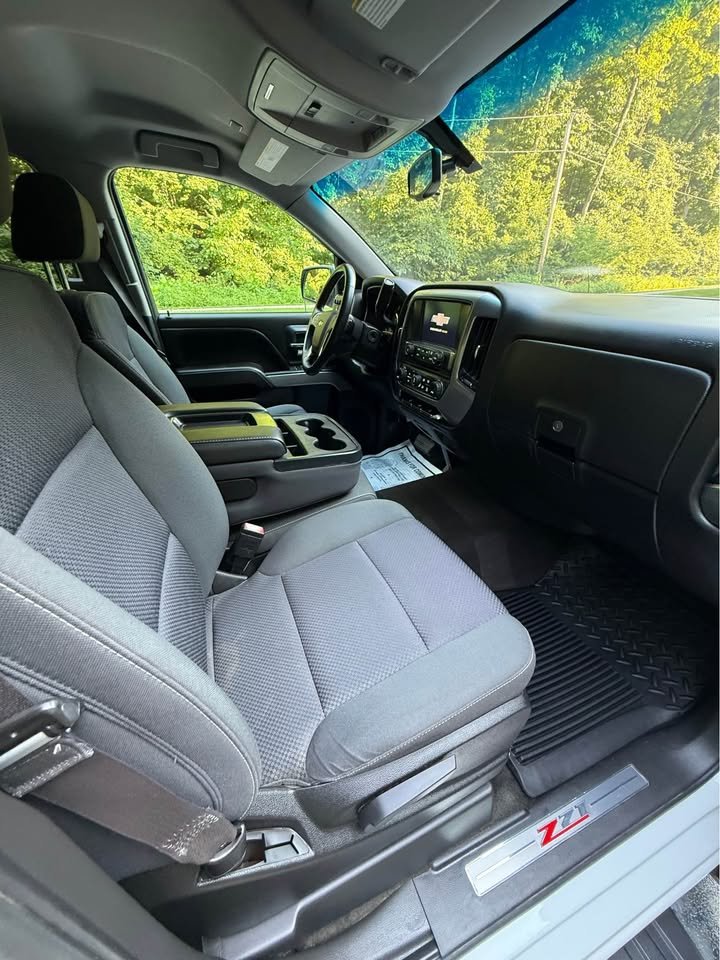 
								2017 Chevrolet Silverado 1500 crew cab LT Pickup 4D 5 3/4 ft full									