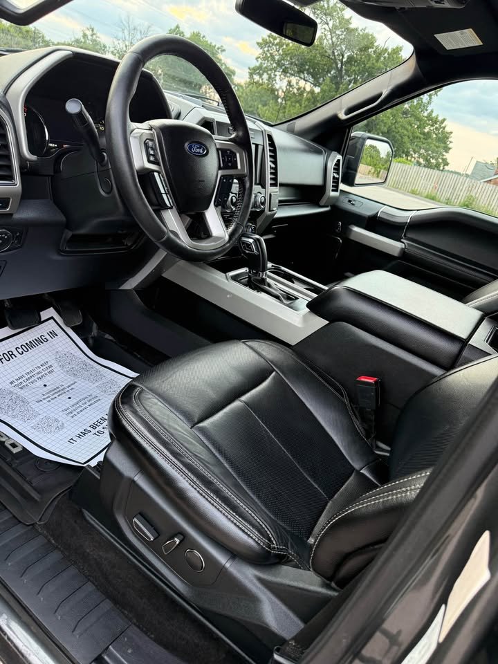 
								2018 Ford F150 Super Crew Cab Lariat Pickup full									