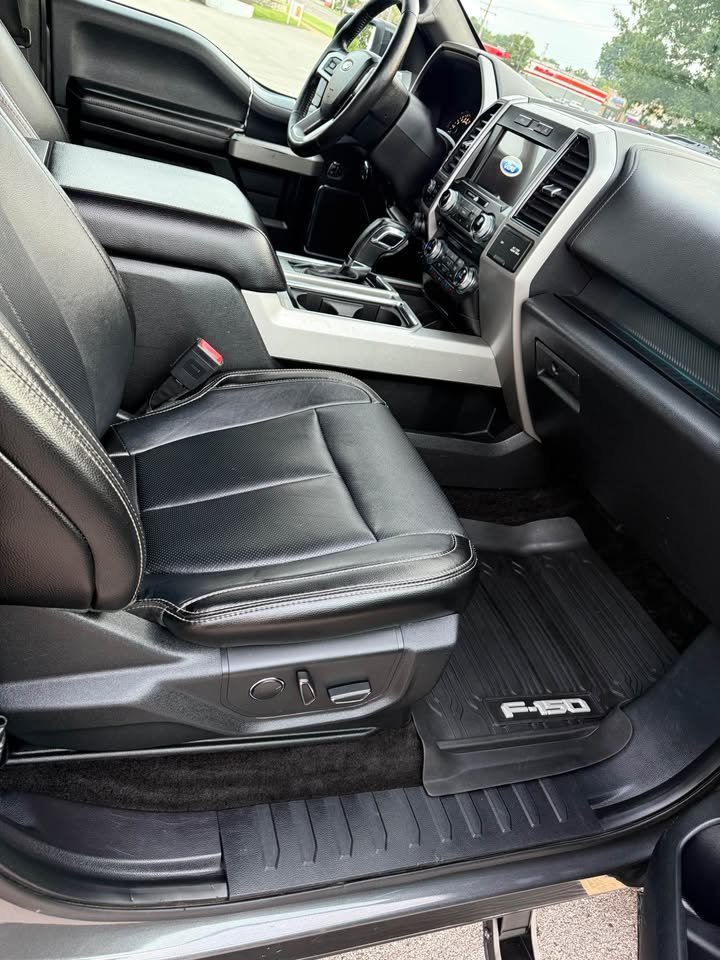 
								2018 Ford F150 Super Crew Cab Lariat Pickup full									