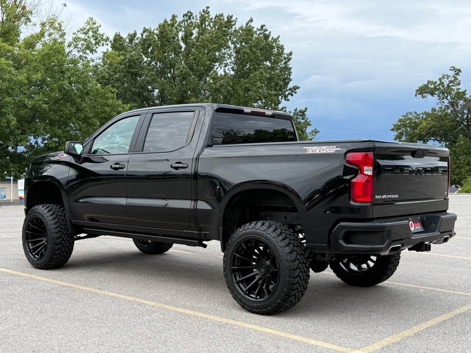 
								2019 Chevrolet Silverado 1500 crew cab LT Trail Boss Pickup full									
